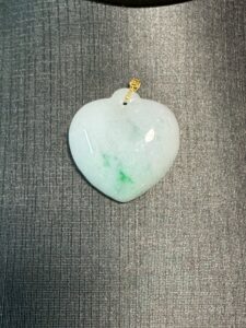 翡翠綠飄花愛心玉墜